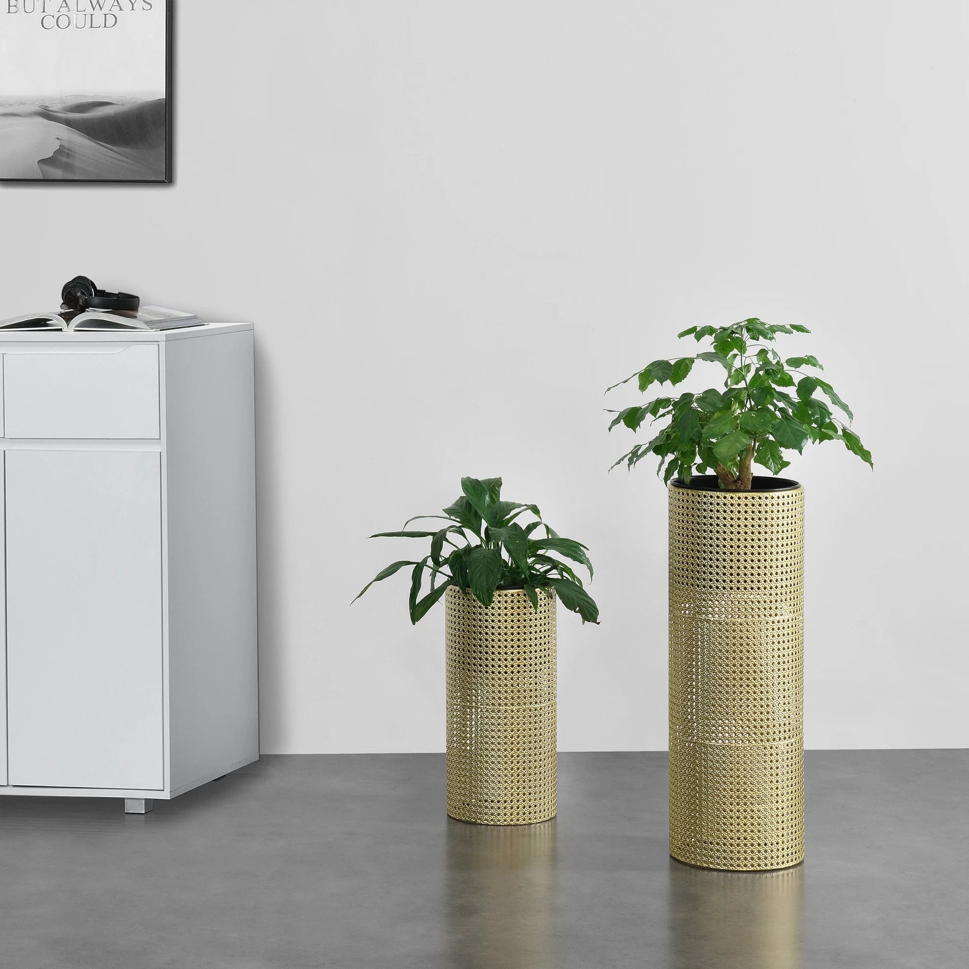 In And OutdoorMatch Bloempot Dovie - Op standaard - Set van 2 - Zwart en Goud - Metaal - Modern design Flowerpot