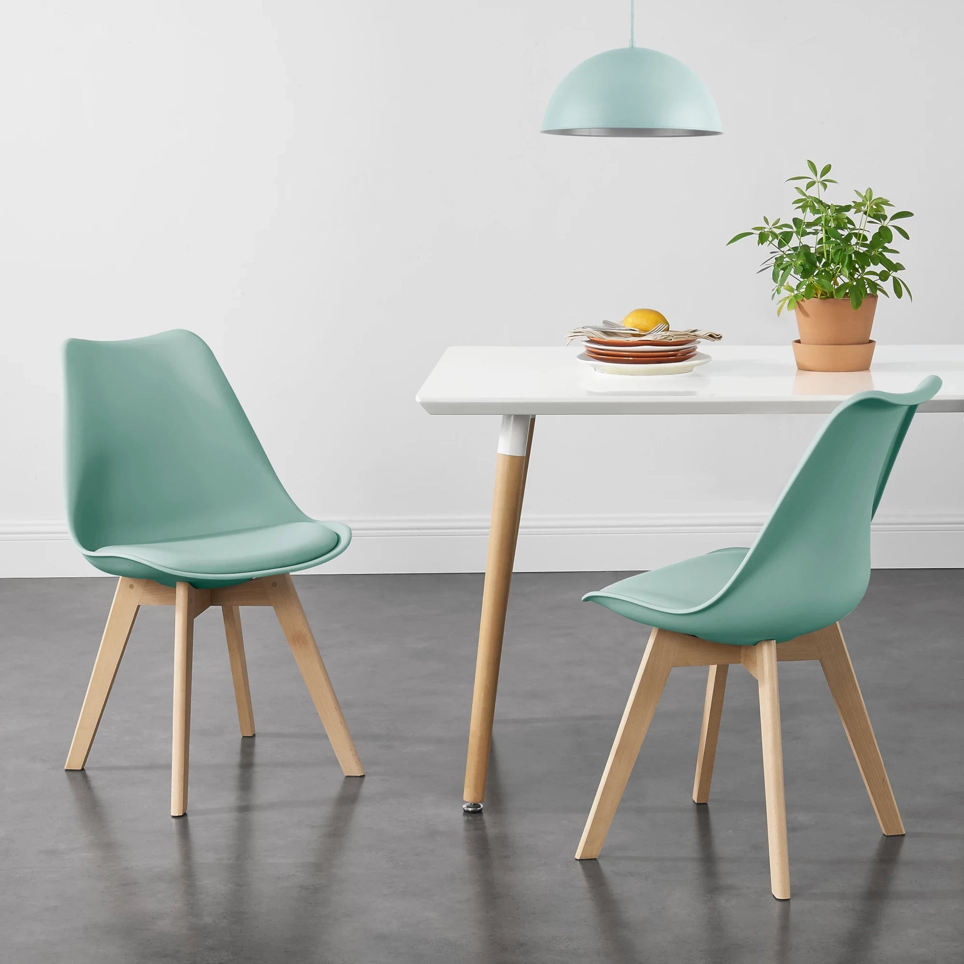 In And OutdoorMatch Eetkamerstoel Agnes - Set van 2 - Imitatieleer en Beuken - Mint - Modern design Eetkamerstoel