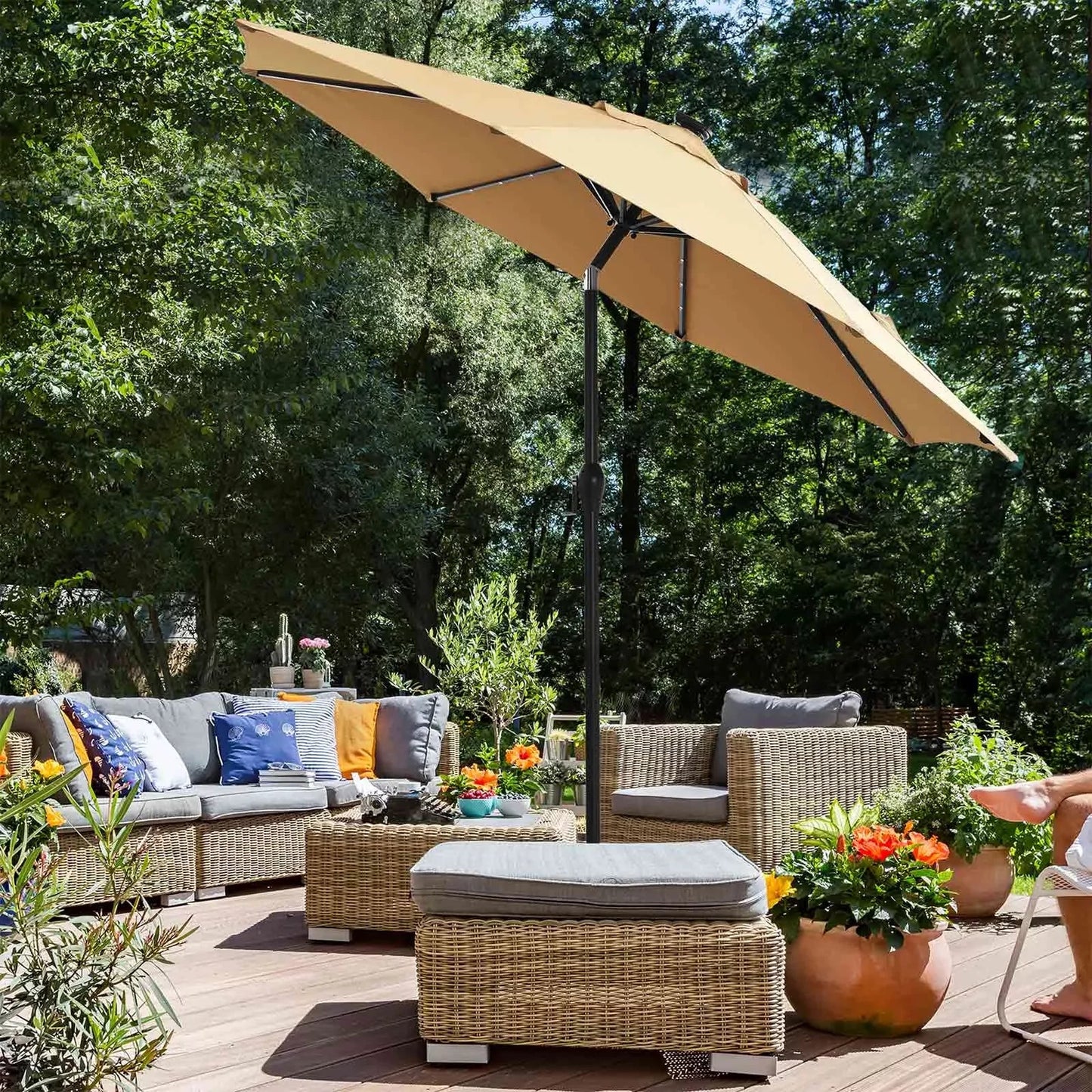 In And OutdoorMatch Parasol Michele - met LED Solar Verlichting - Tuinparasol - 270 cm - UV bescherming tot UPF 50+ - Opvouwbaar - Met Zwengel voor Openen en Sluiten - Zonder Standaard - Taupe Sunshade